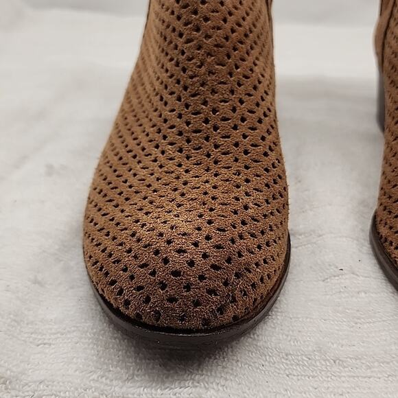 LUCKY BRAND BRAYLIE LEATHER PERFORATED SUEDE ANKLE COMFORT BOOT LADIES 9.5 GUC - Picture 4 of 16
